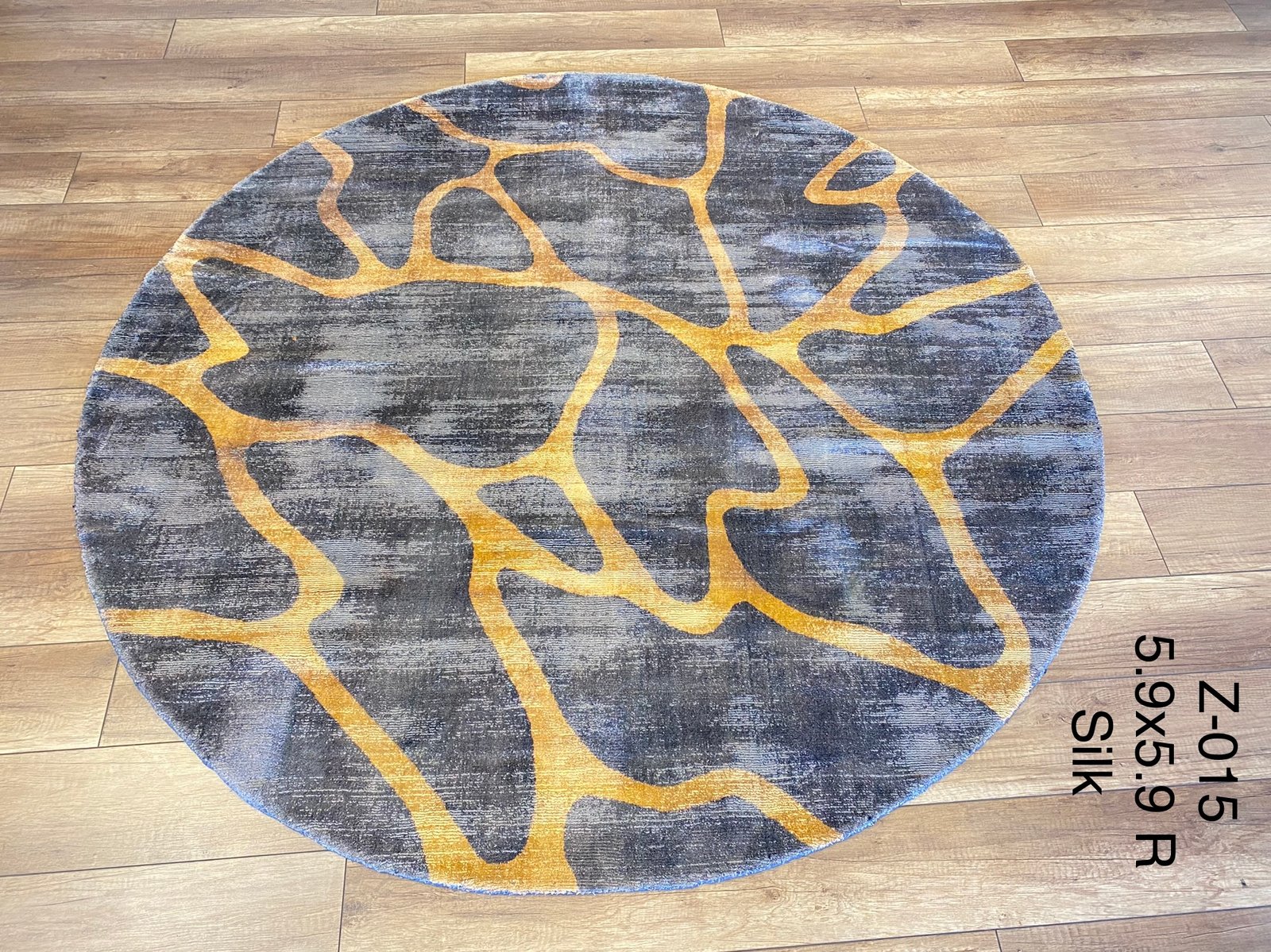 Contemporary Abstract Round