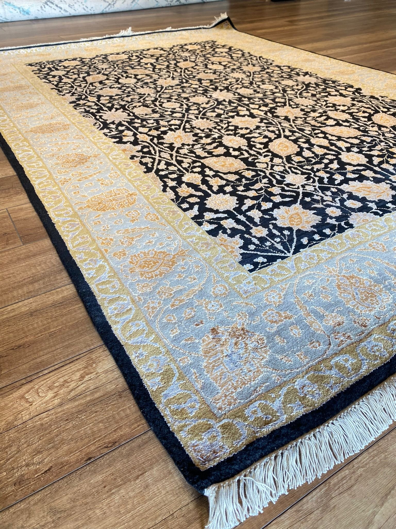 Ivory Gold Geometric Medallion